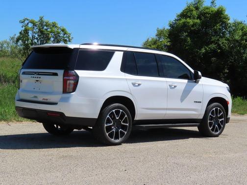 Iridescent Pearl Tricoat 2023 Chevrolet Tahoe RST