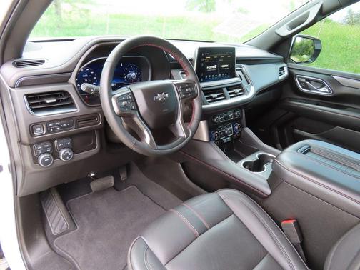 Iridescent Pearl Tricoat 2023 Chevrolet Tahoe RST
