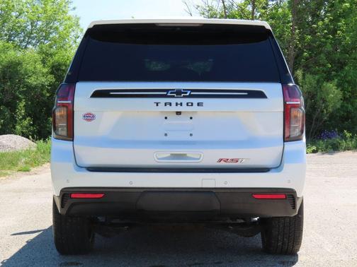 Iridescent Pearl Tricoat 2023 Chevrolet Tahoe RST