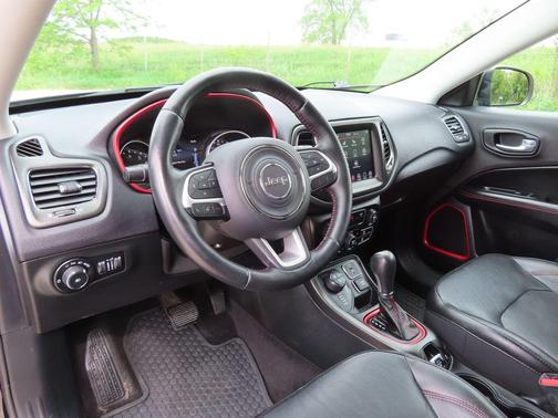 Diamond Black 2018 Jeep Compass Trailhawk