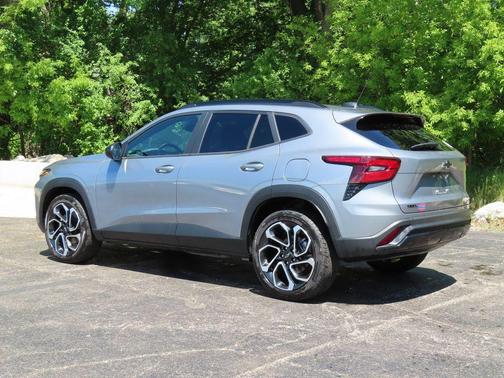 Sterling Gray Metallic 2024 Chevrolet Trax 2RS