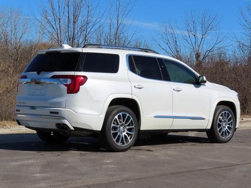 2022 GMC Acadia Denali