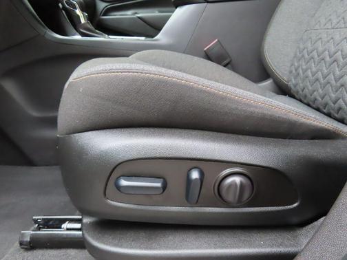 Sterling Gray Metallic 2024 Chevrolet Equinox LT