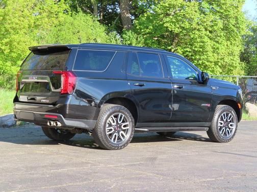 Onyx Black 2024 GMC Yukon AT4