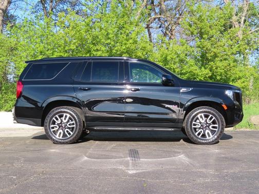 Onyx Black 2024 GMC Yukon AT4