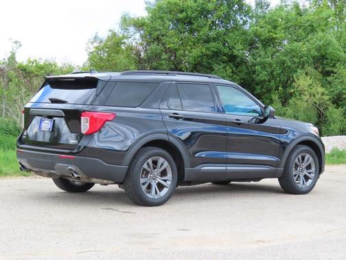 Black Metallic 2021 Ford Explorer XLT