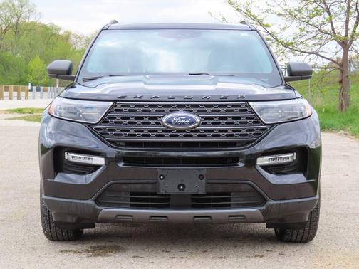 Black 2021 Ford Explorer XLT