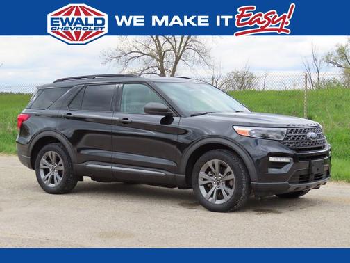 Black 2021 Ford Explorer XLT