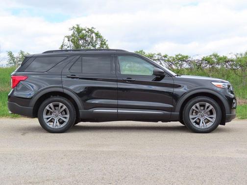 Black Metallic 2021 Ford Explorer XLT