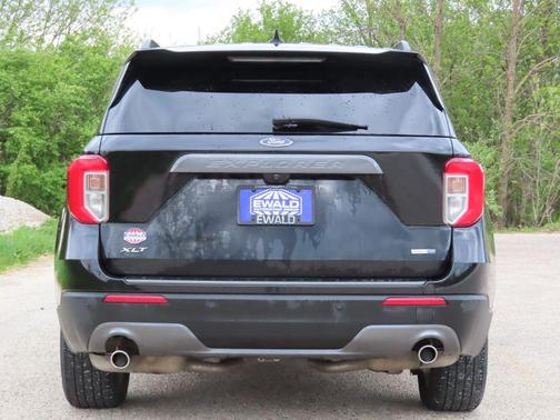 Black 2021 Ford Explorer XLT