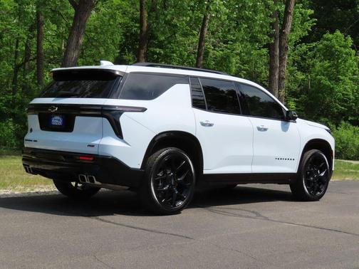 Polar White 2026 Chevrolet Traverse RS