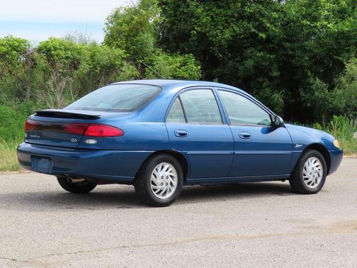 Atlantic Blue Clearcoat Metallic 1998 Ford Escort SE