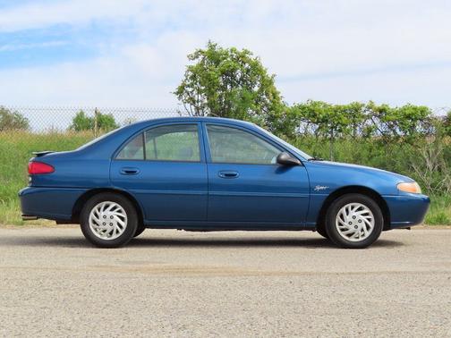 Atlantic Blue Clearcoat Metallic 1998 Ford Escort SE