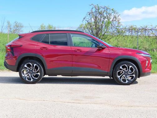 Crimson Metallic 2025 Chevrolet Trax 2RS