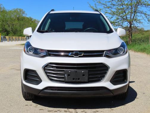 Iridescent Pearl Tricoat 2022 Chevrolet Trax LT