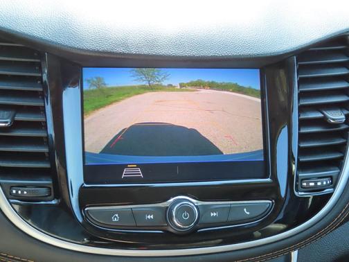 Iridescent Pearl Tricoat 2022 Chevrolet Trax LT