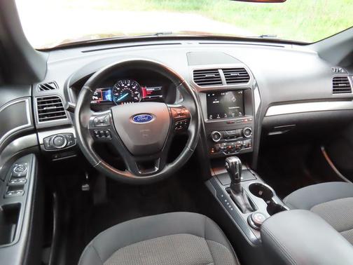 Cinnamon Glaze Metallic 2018 Ford Explorer XLT