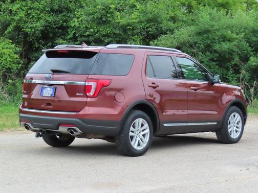 Cinnamon Glaze Metallic 2018 Ford Explorer XLT