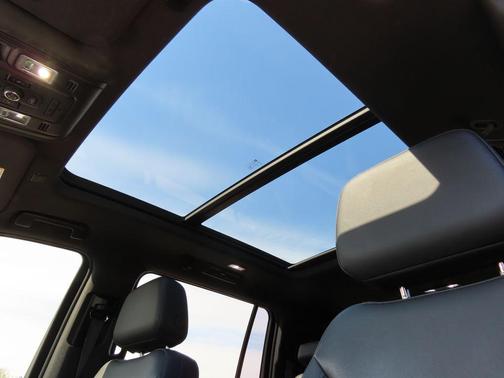 Summit White 2021 Chevrolet Suburban Z71