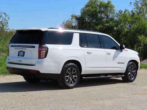 Summit White 2021 Chevrolet Suburban Z71