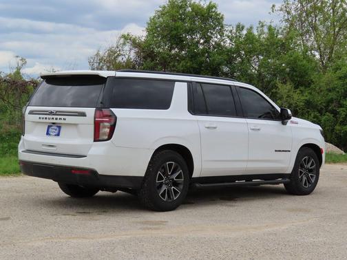 Summit White 2021 Chevrolet Suburban Z71
