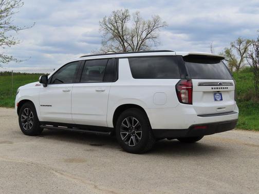 Summit White 2021 Chevrolet Suburban Z71