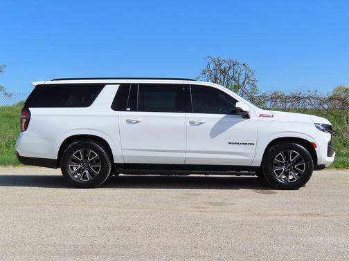 Summit White 2021 Chevrolet Suburban Z71