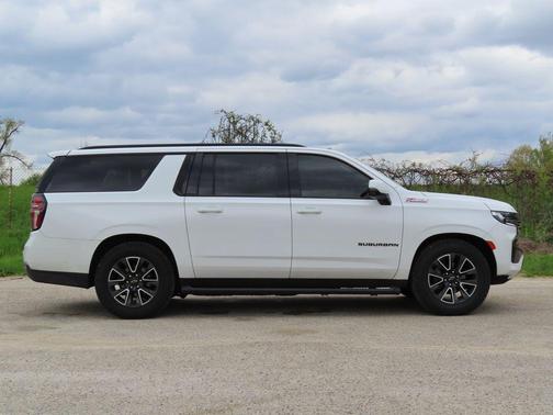 Summit White 2021 Chevrolet Suburban Z71