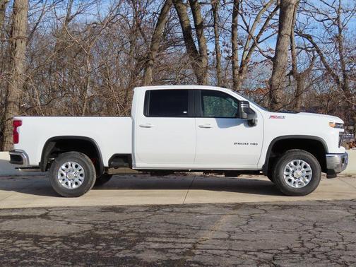 Summit White 2026 Chevrolet Silverado 2500 LT