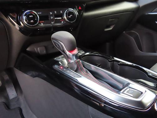 Mosaic Black Metallic 2026 Chevrolet Trax 2RS