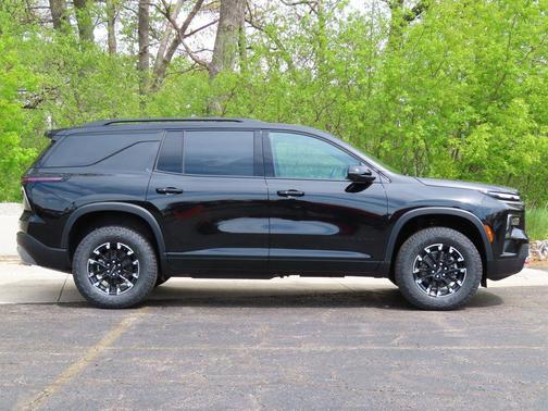 Mosaic Black Metallic 2026 Chevrolet Traverse Z71
