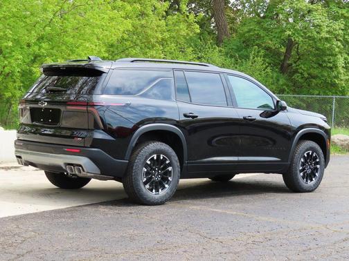 Mosaic Black Metallic 2026 Chevrolet Traverse Z71