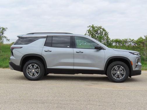 Sterling Gray Metallic 2026 Chevrolet Traverse LT