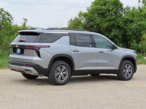 Sterling Gray Metallic 2026 Chevrolet Traverse LT