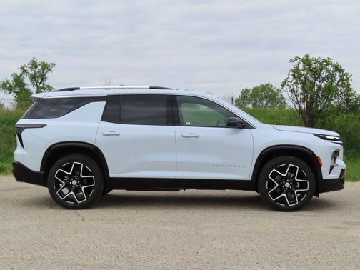 Polar White 2026 Chevrolet Traverse High Country