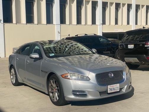 2015 Jaguar XJ Base
