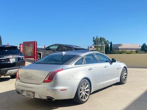 2015 Jaguar XJ Base
