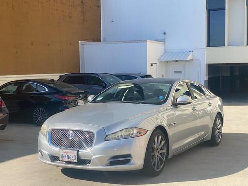 2015 Jaguar XJ Base