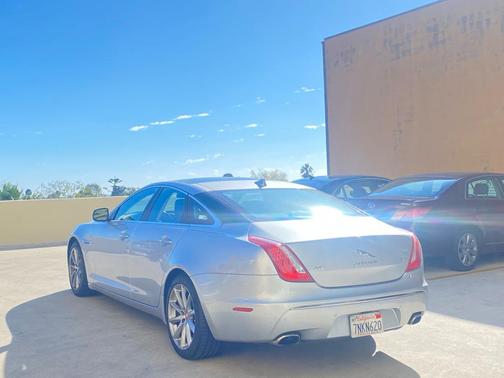 2015 Jaguar XJ Base