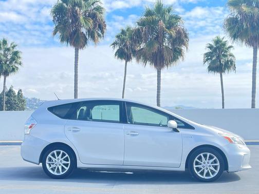 2013 Toyota Prius v Two