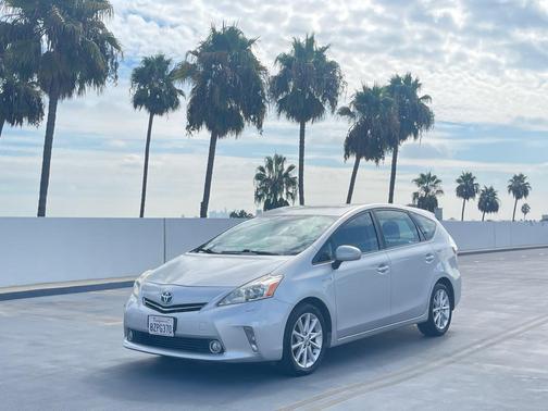 2013 Toyota Prius v Two