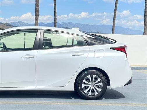 2021 Toyota Prius LE