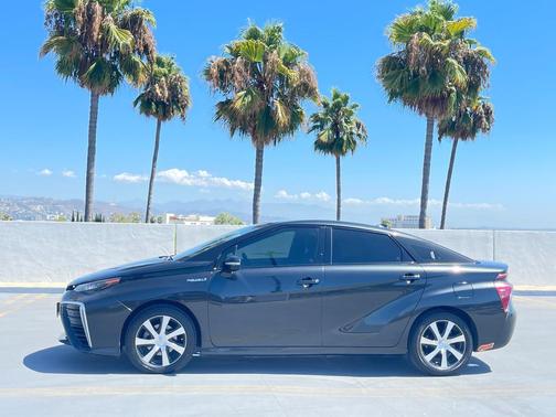 2018 Toyota Mirai Base