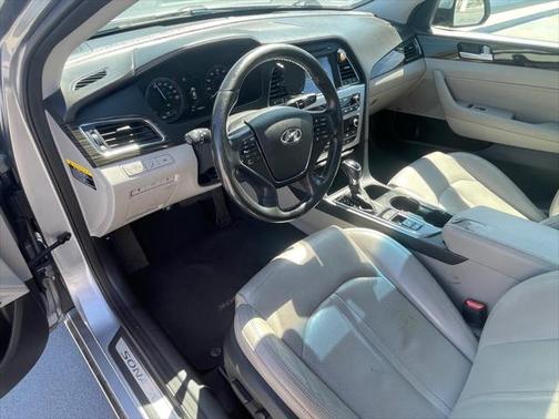 2016 Hyundai SONATA Hybrid Limited
