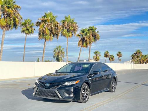 2020 Toyota Camry SE