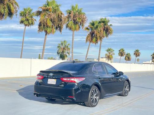 2020 Toyota Camry SE