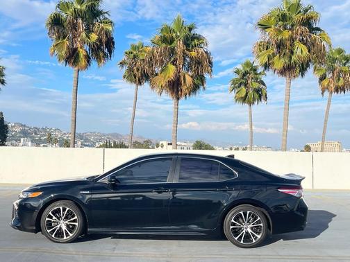 2020 Toyota Camry SE
