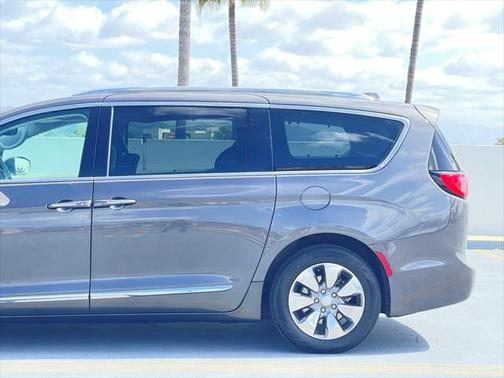 2018 Chrysler Pacifica Hybrid Limited