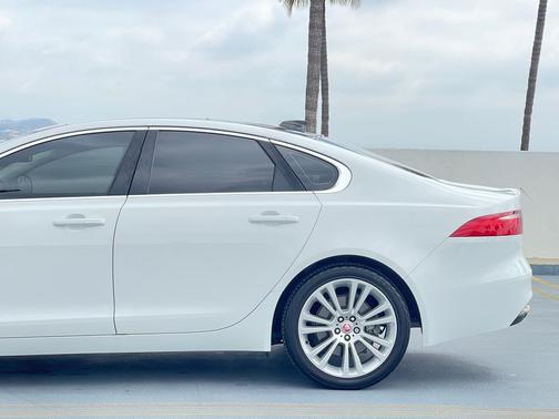 2018 Jaguar XF 25t Prestige