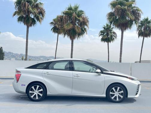 2019 Toyota Mirai Base